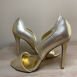 Bebe ‘Perla’ Open toe Gold Heels
